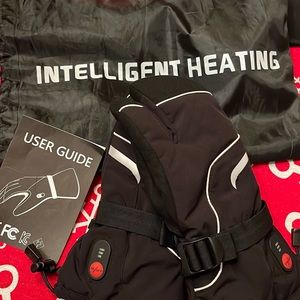 Battery operated mittens unisex small/medium.